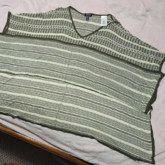 NWOT Jones New York Green and Cream Striped Cape/Poncho - Picture 3 of 5